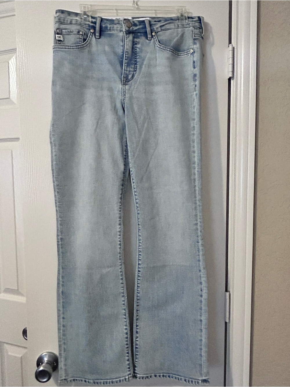 Women's Light Wash Straight-Leg Jeans